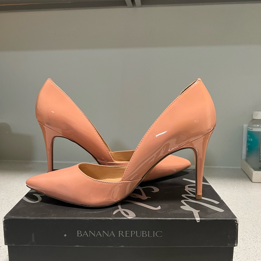 Banana Republic nude heels